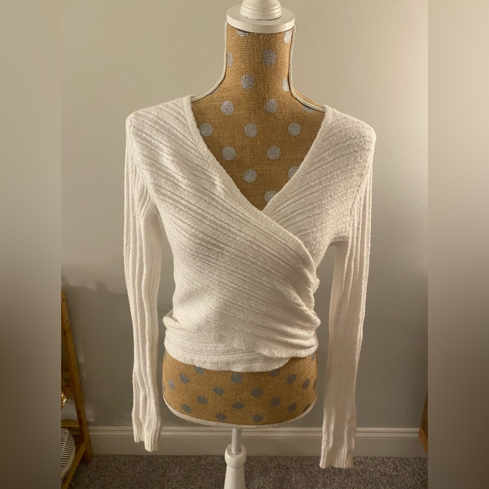 Great condition, cute Hollister sweater